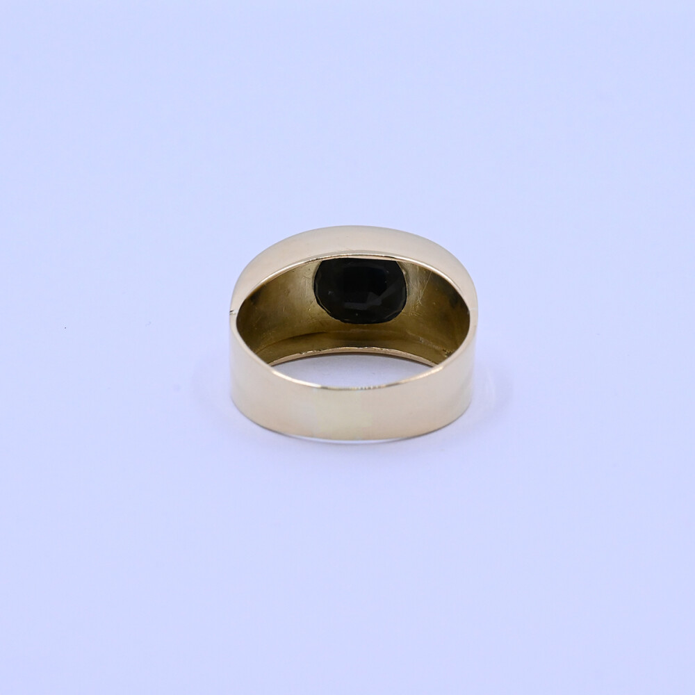 Anillo oro 18k zafiro oval. Anillo oro 18k zafiro oval.