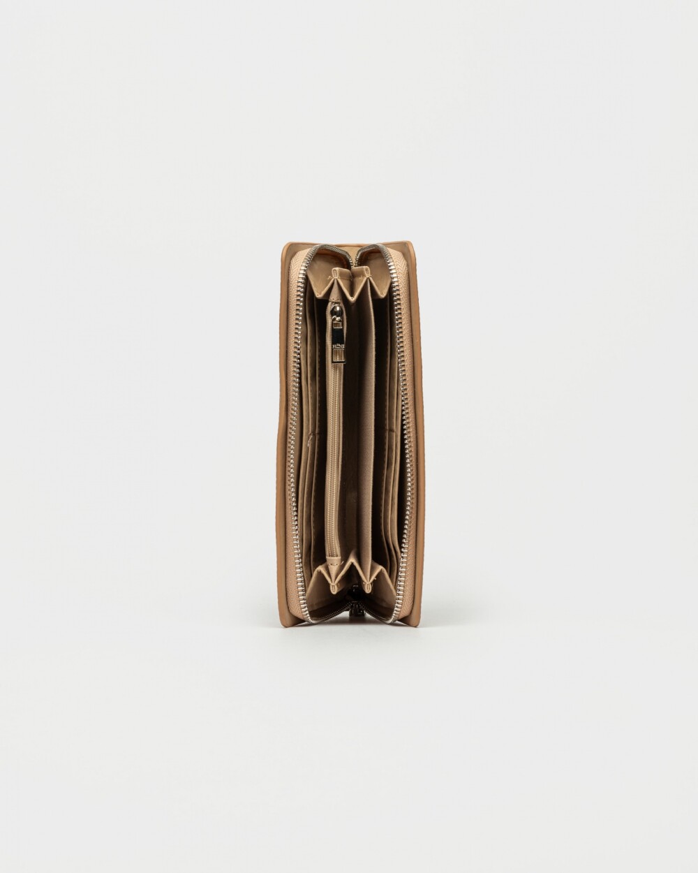 Billetera Con Cierre Mint En Efecto Cuero Charol Camel