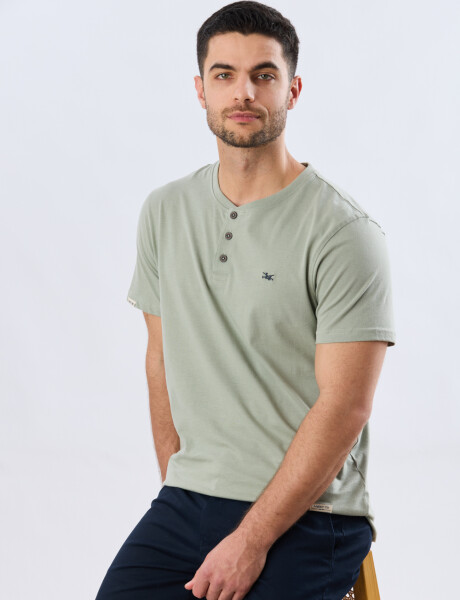 REMERA LISA DE ALGODÓN Pistacho