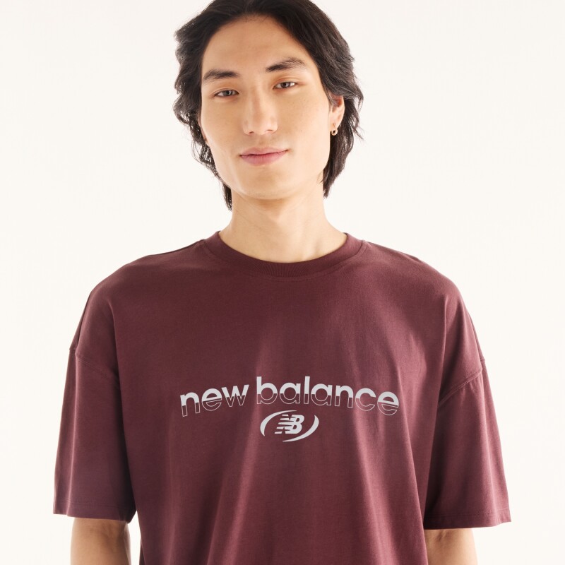 Remera New Balance de Hombre - Trackside - MT6279IZYLR BORDEAUX