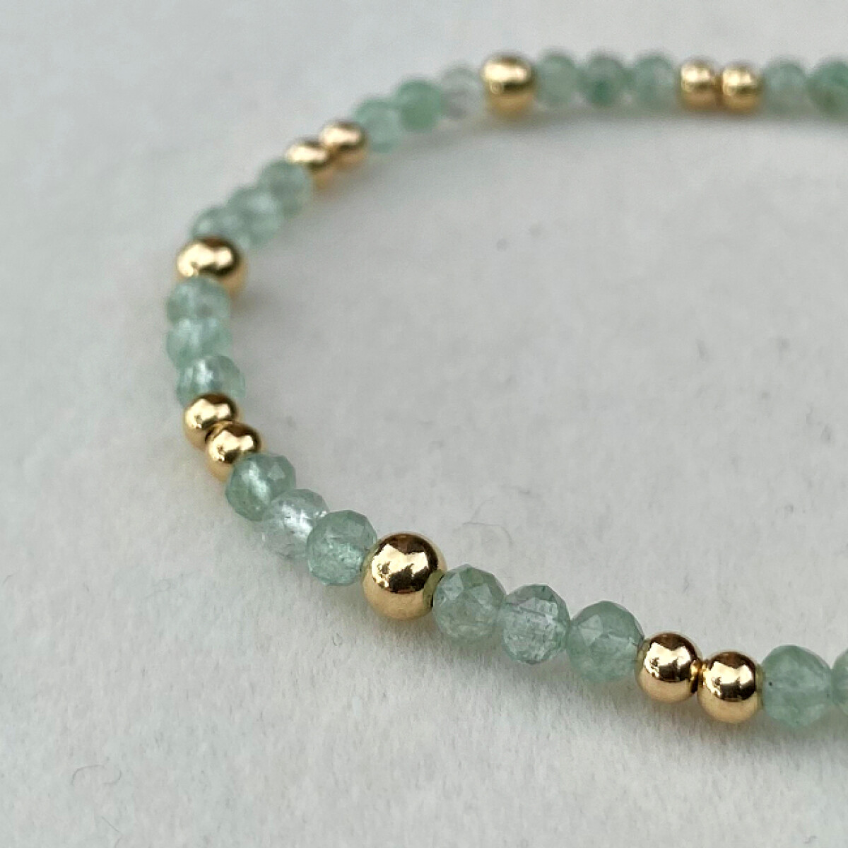 Pulsera PALI, Goldfilled con piedras naturales 