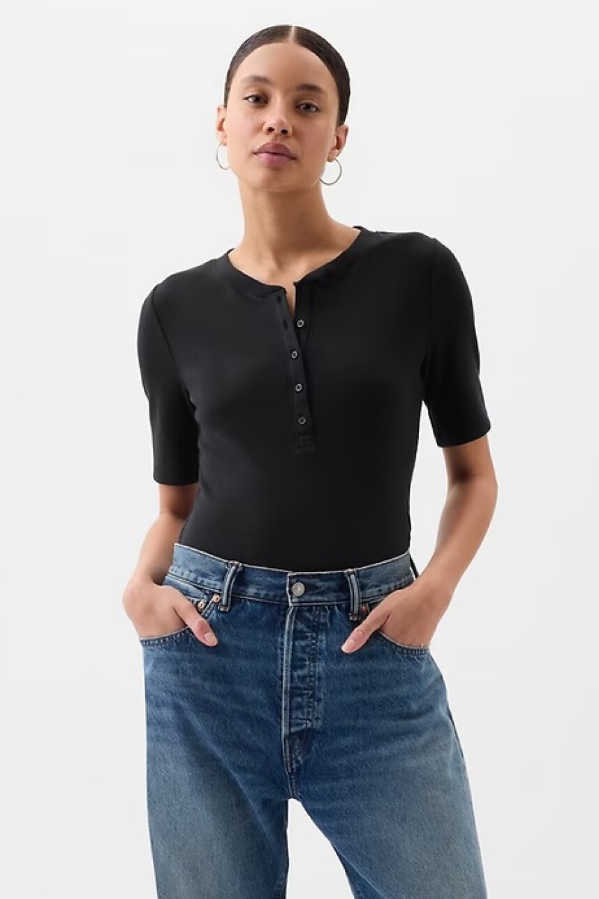 Remera Manga Corta Con Botones Mujer True Black