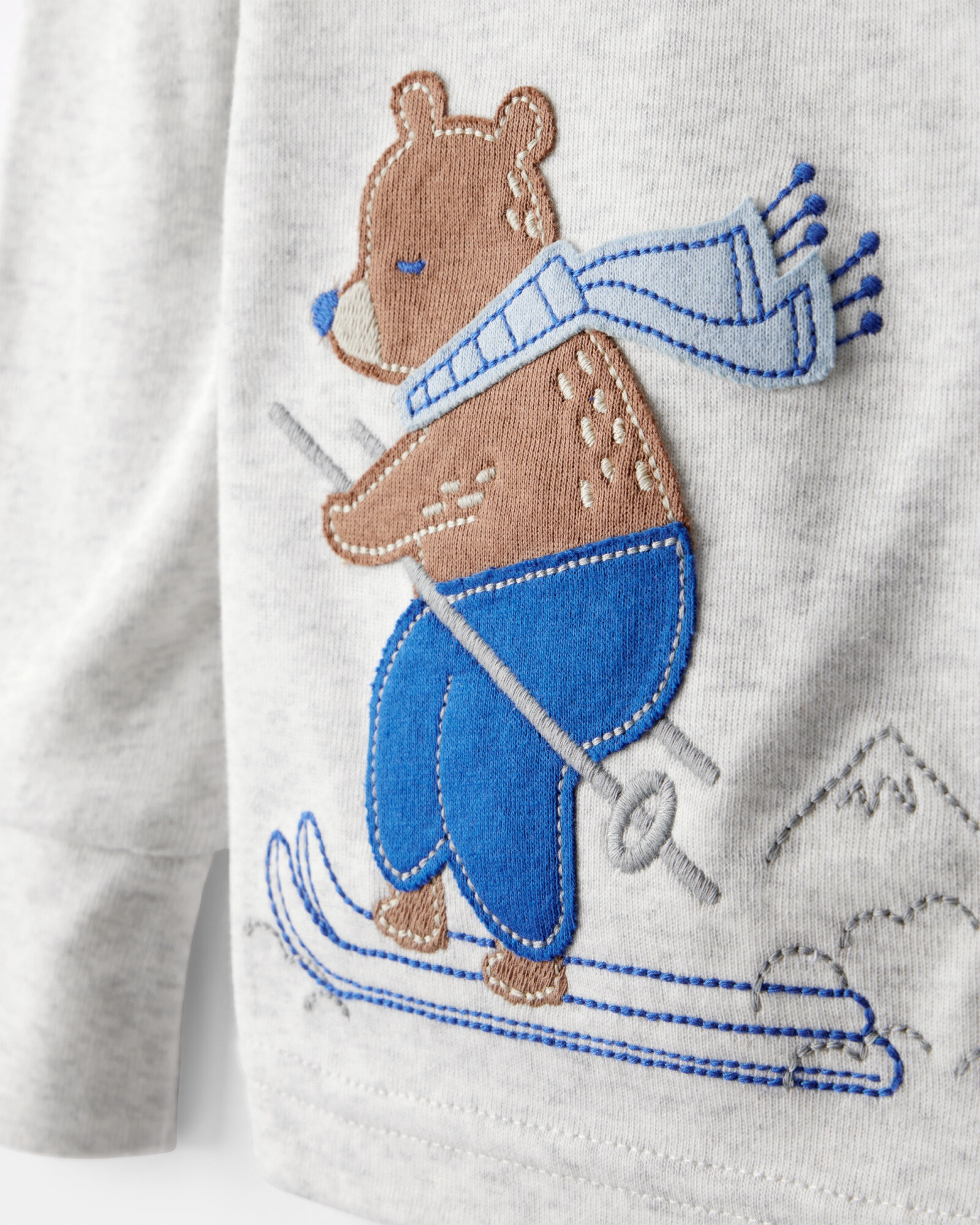 Pijama cuatro piezas de algodón, dos remeras manga larga y dos pantalones Sin color