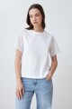 Remera con broderie blanco