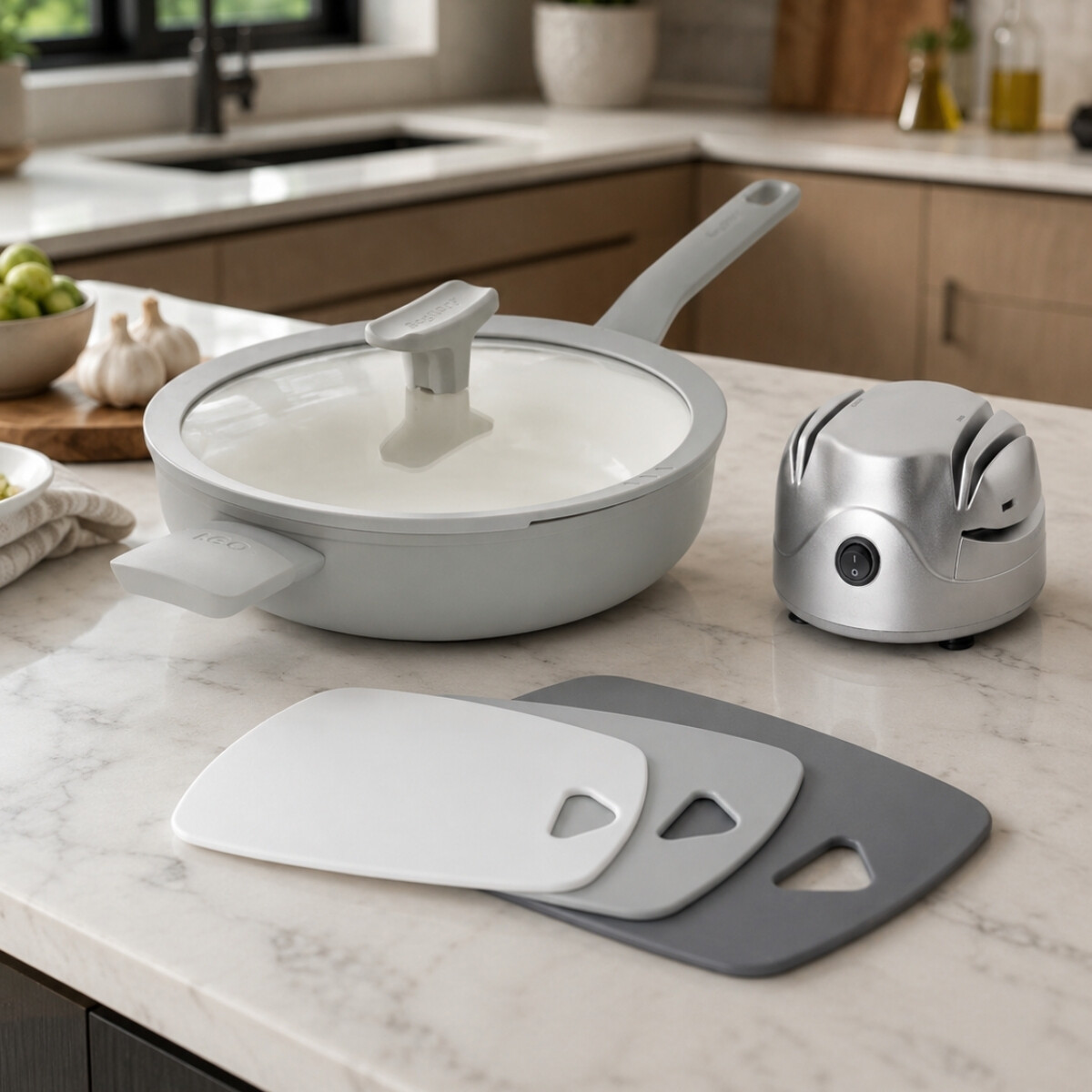 Kit Chef con Sarten Afilador Cuchillos y Set de Tablas 