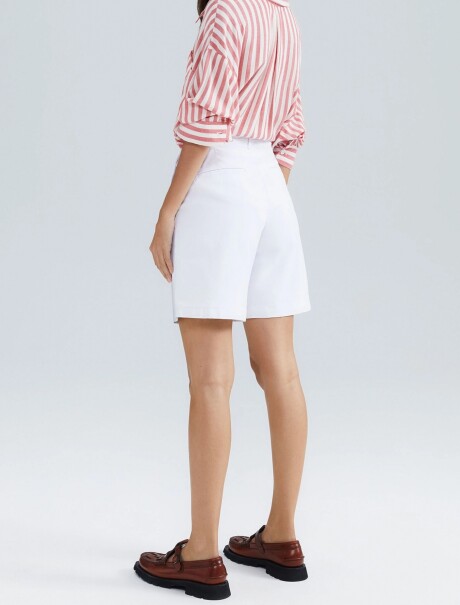 BERMUDA BÁSICA DE SARGA MODELO CHINO BERMUDA FEM