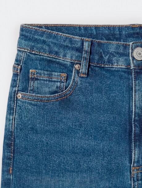 PANTALÓN DE JEAN MODELO SKINNY AZUL