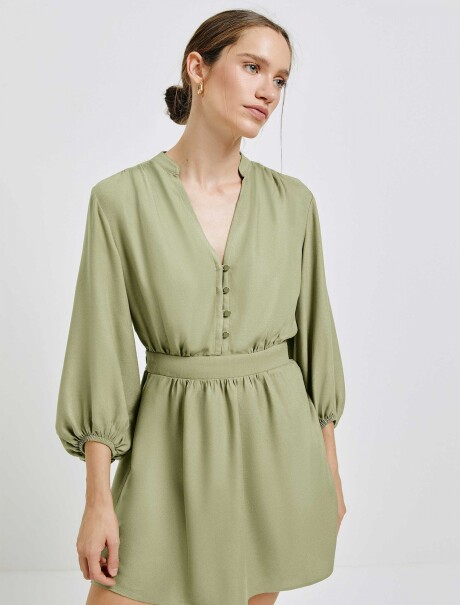 VESTIDO CORTO CON MANGAS VERDE