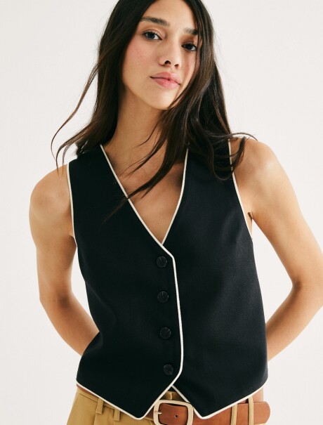 CHALECO CON ESCOTE EN V NEGRO