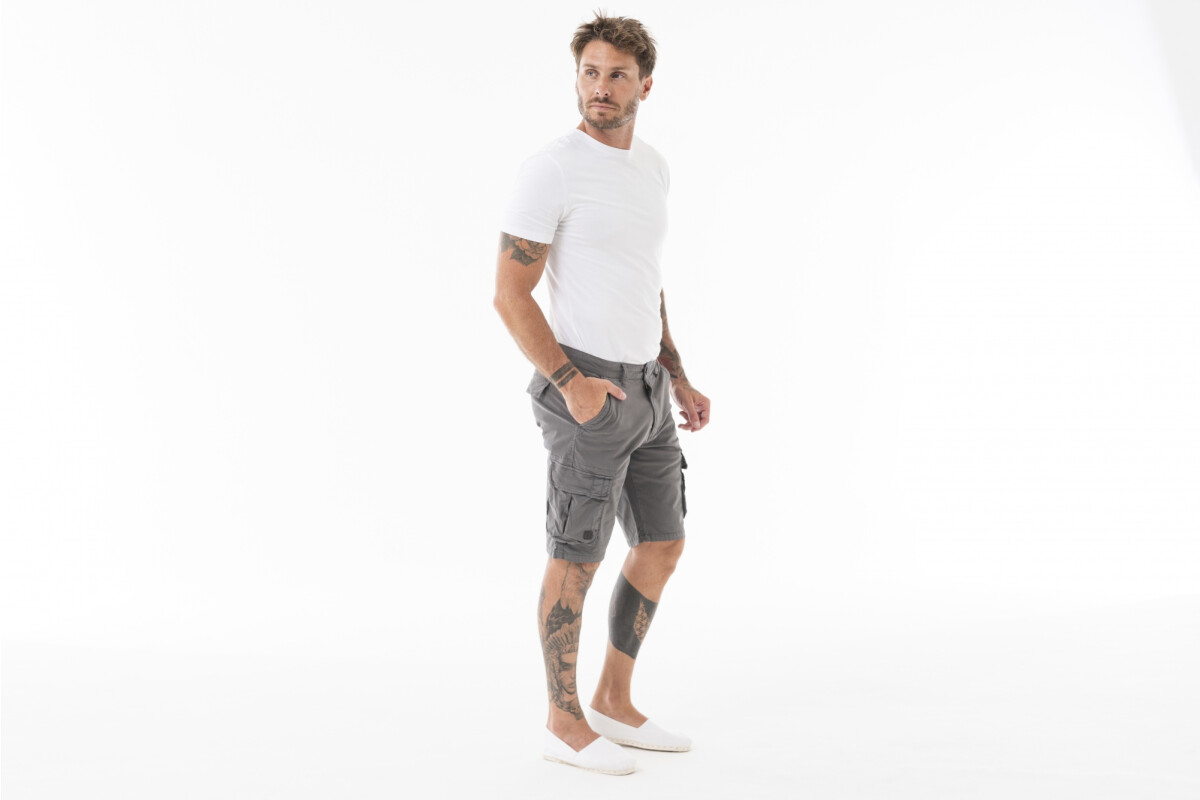 BERMUDA CARGO ANTURIO CON TAPA Gris