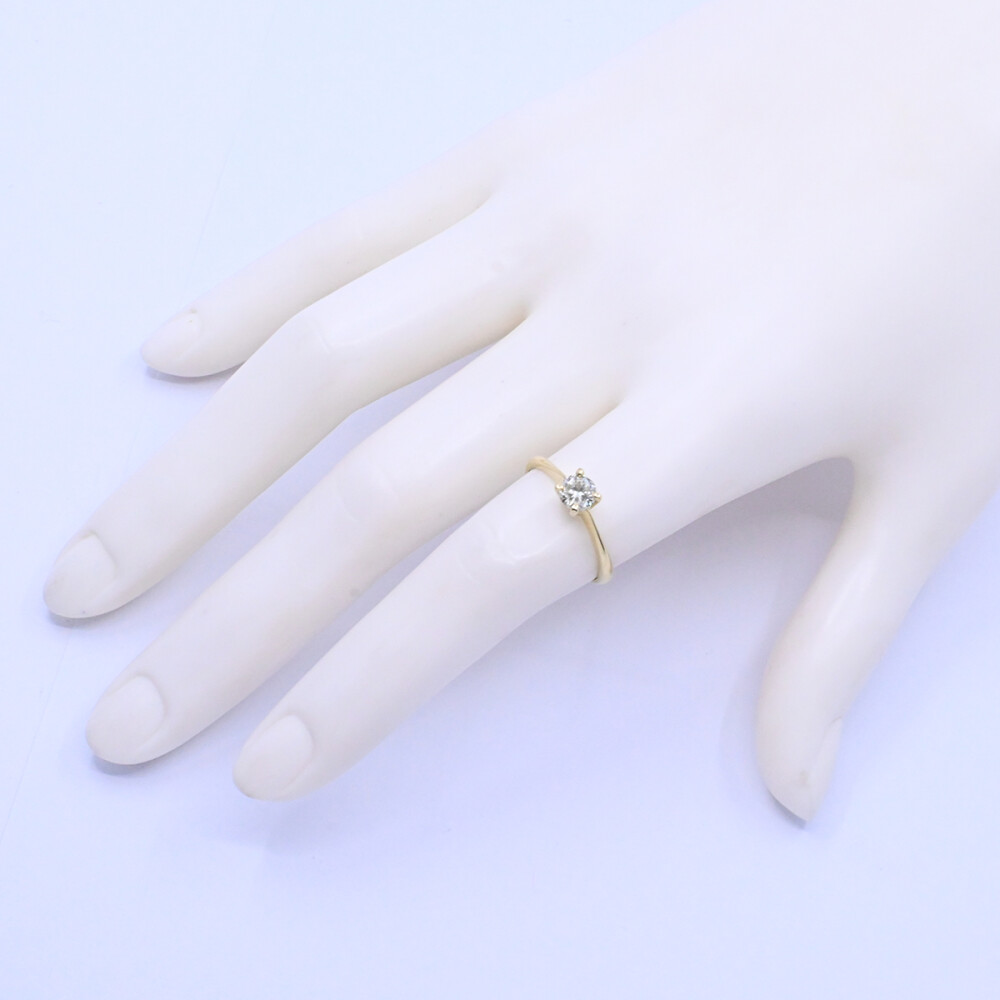 Anillo solitario oro 18k y brillante engarce 4 puntas. Anillo solitario oro 18k y brillante engarce 4 puntas.