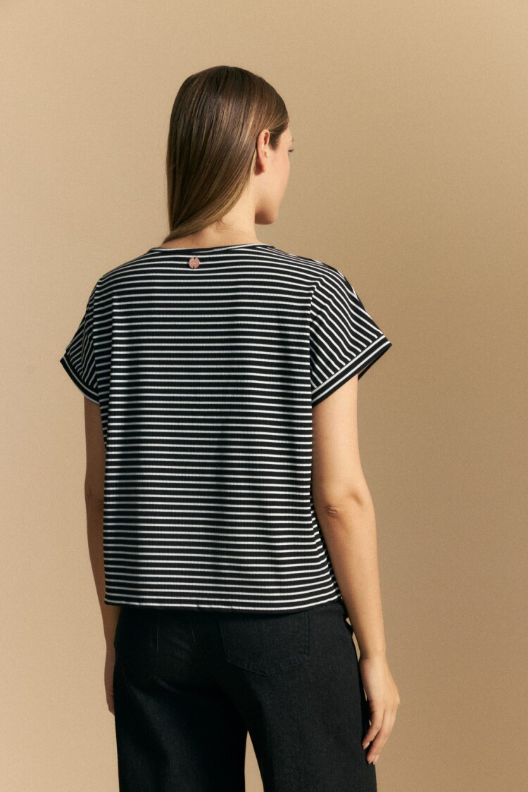 REMERA ANTIBES Negro