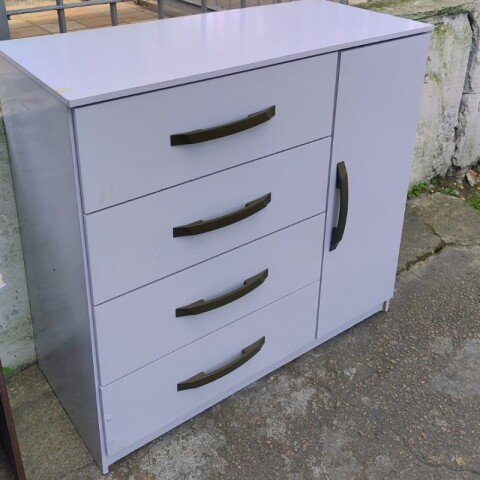 [OUTLET] Cómoda Cajonera para Dormitorio de 4 Cajones y 1 Puerta en MDP - Blanco [MUEBLE ARMADO SOLO RETIRO] [OUTLET] Cómoda Cajonera para Dormitorio de 4 Cajones y 1 Puerta en MDP - Blanco [MUEBLE ARMADO SOLO RETIRO]