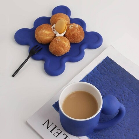 Posavasos ondeado de colores azul