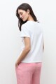 Remera estampa y bordado local blanco