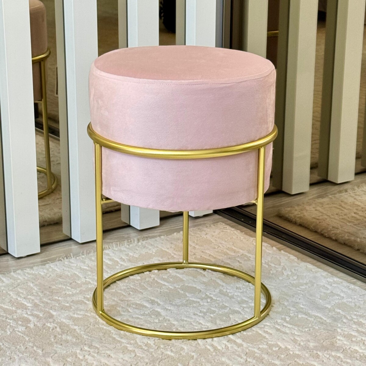 Puff Moni Rosa Terciopelo C/Base Metálica Alto 40cm x Ø 30cm 