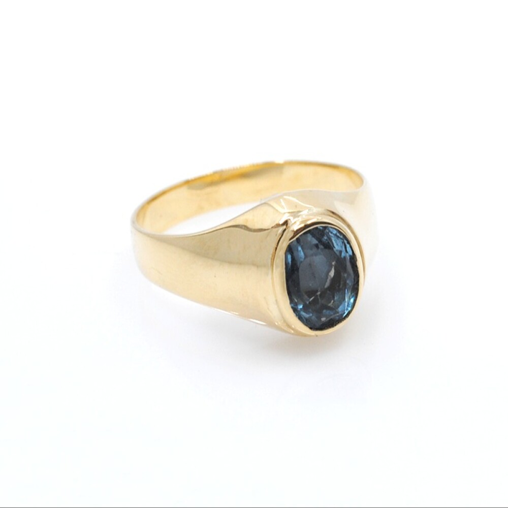 Anillo en oro 18k y topacio azul Anillo en oro 18k y topacio azul