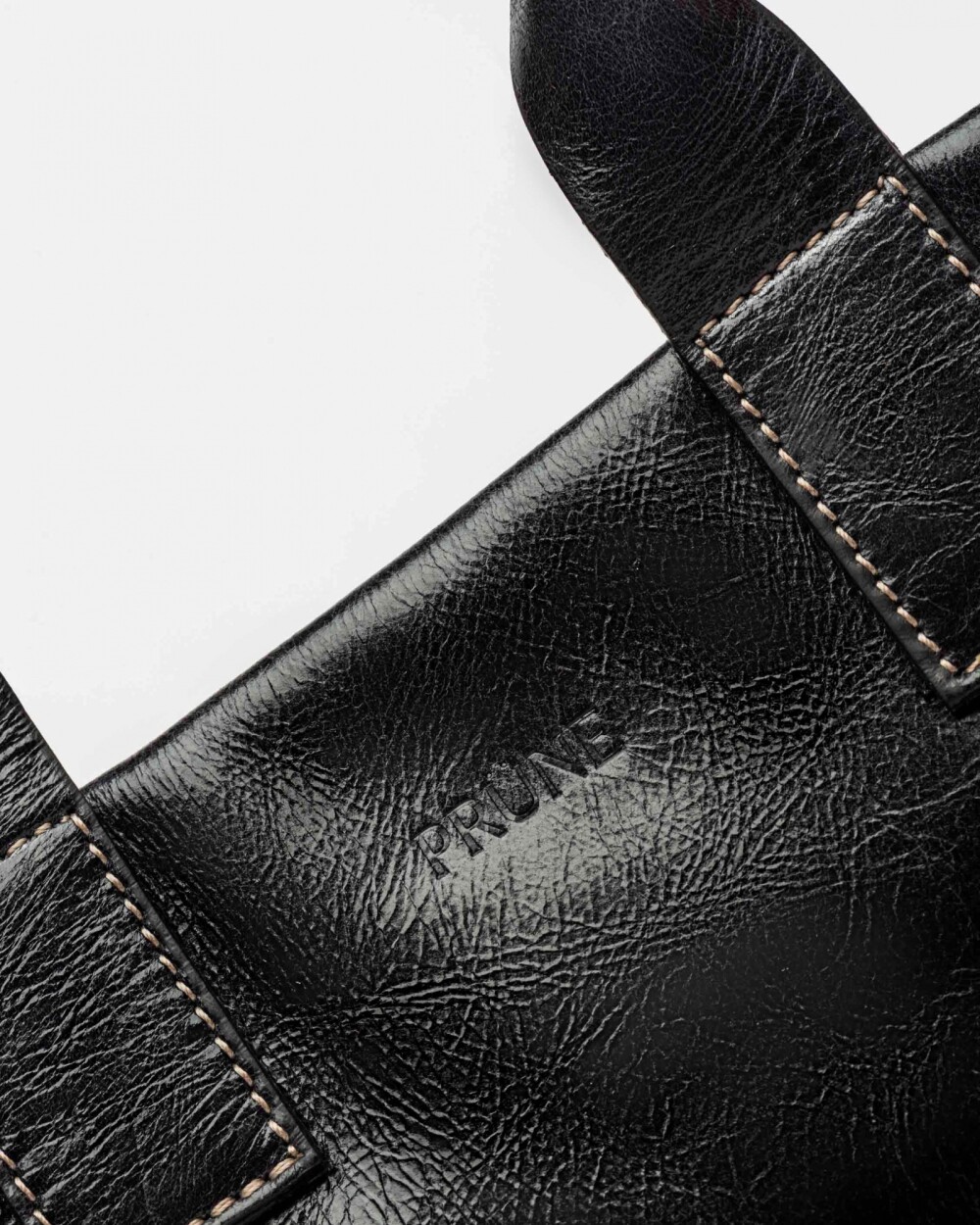 Cartera de Mano Capri En Cuero Liso Negro