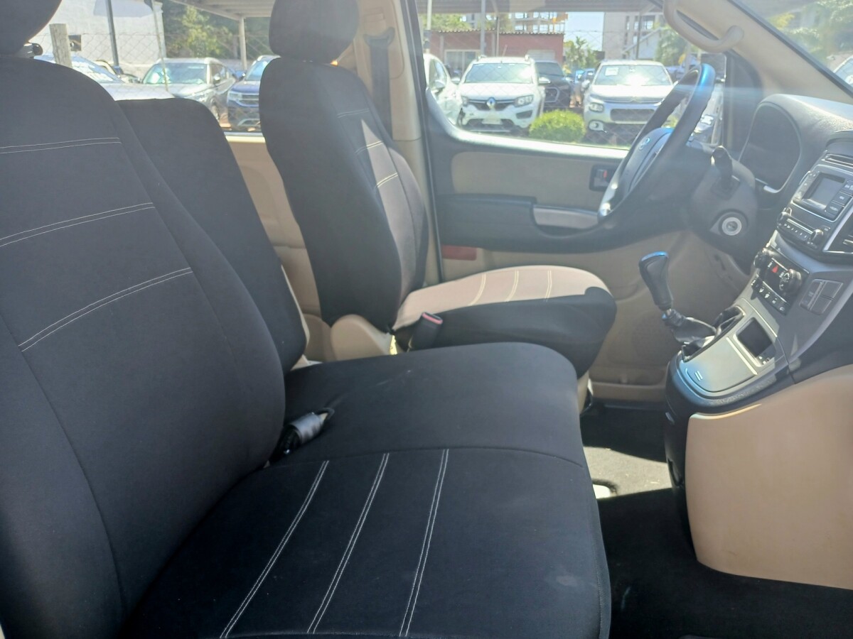 Hyundai H-1 Minibus 2.4 12 Pasajeros Extra Full Hyundai H-1 Minibus 2.4 12 Pasajeros Extra Full