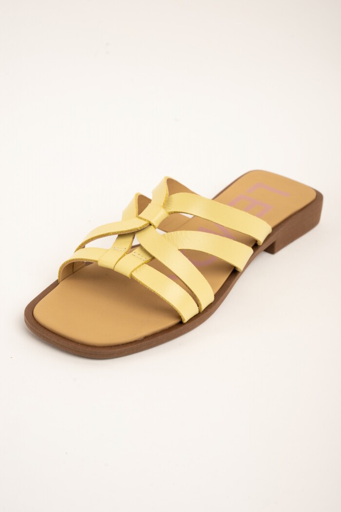 Sandalia Entrelazada Cuero Amarillo Patito