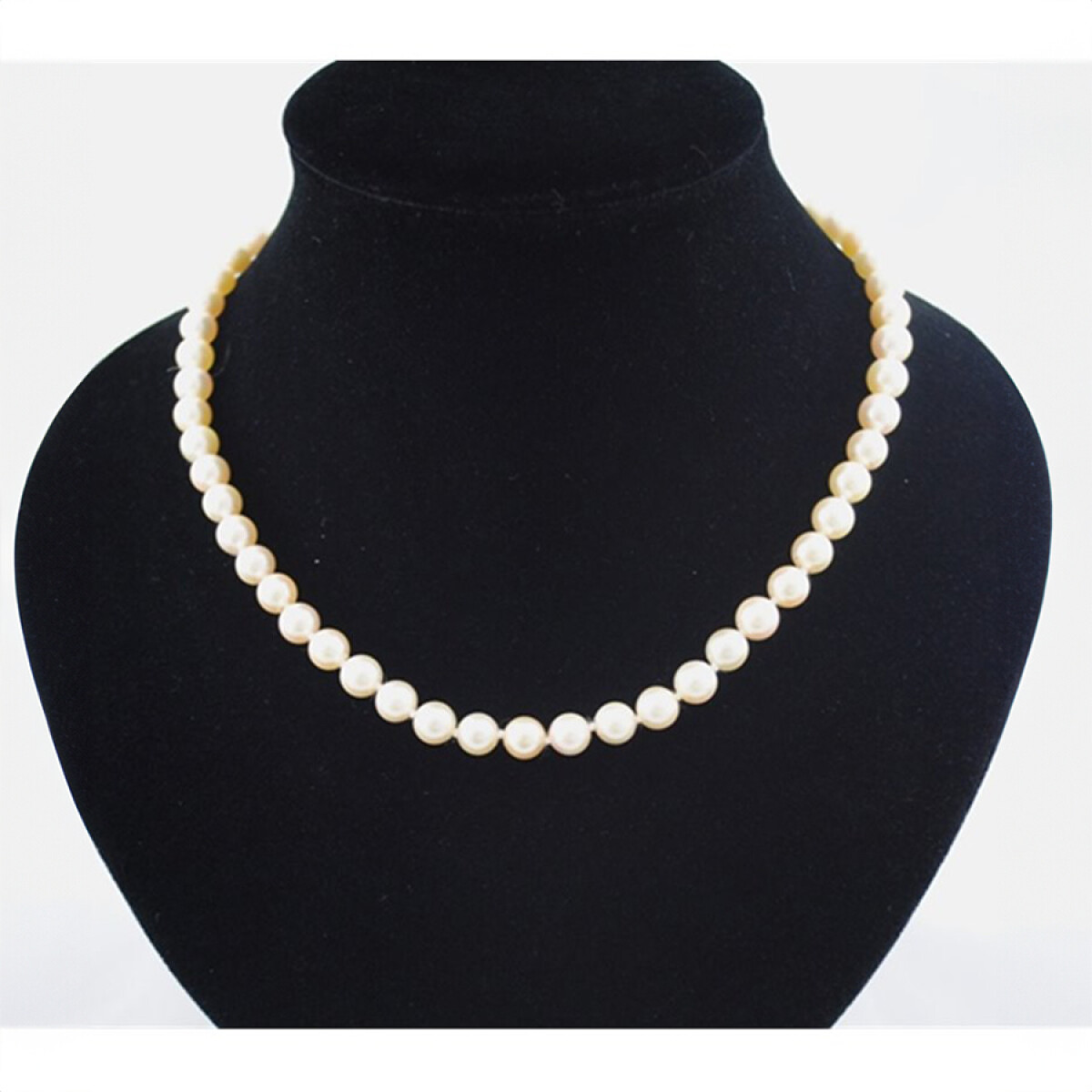 Collar De Perla De Cultivo 7 Y 7 1/2 Milimetros Con Broche En Oro 18K Y Brillantes Largo 45 Cm 