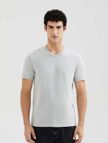 CAMISETA BÁSICA WORLD CUELLO EN V GRIS