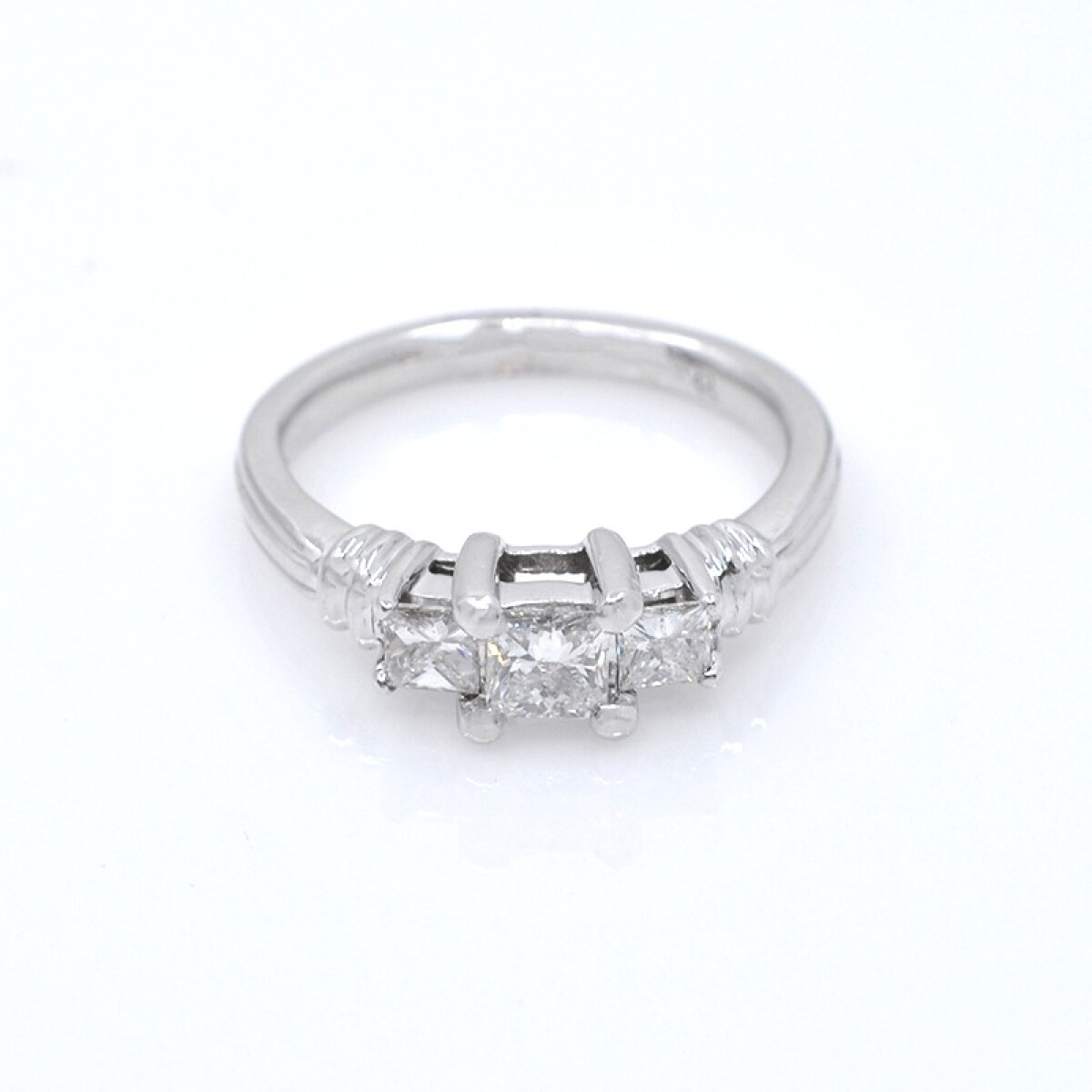 Anillo platino 950 y brillantes tallado princesa 