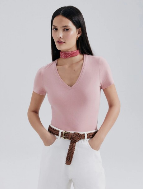CAMISETA BÁSICA MANGA CORTA CUELLO EN V ROSA