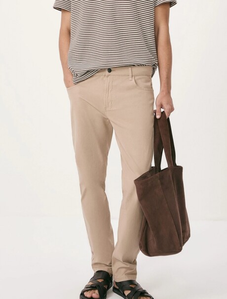 PANTALÓN DE SARGA CON ELASTANO BEIGE