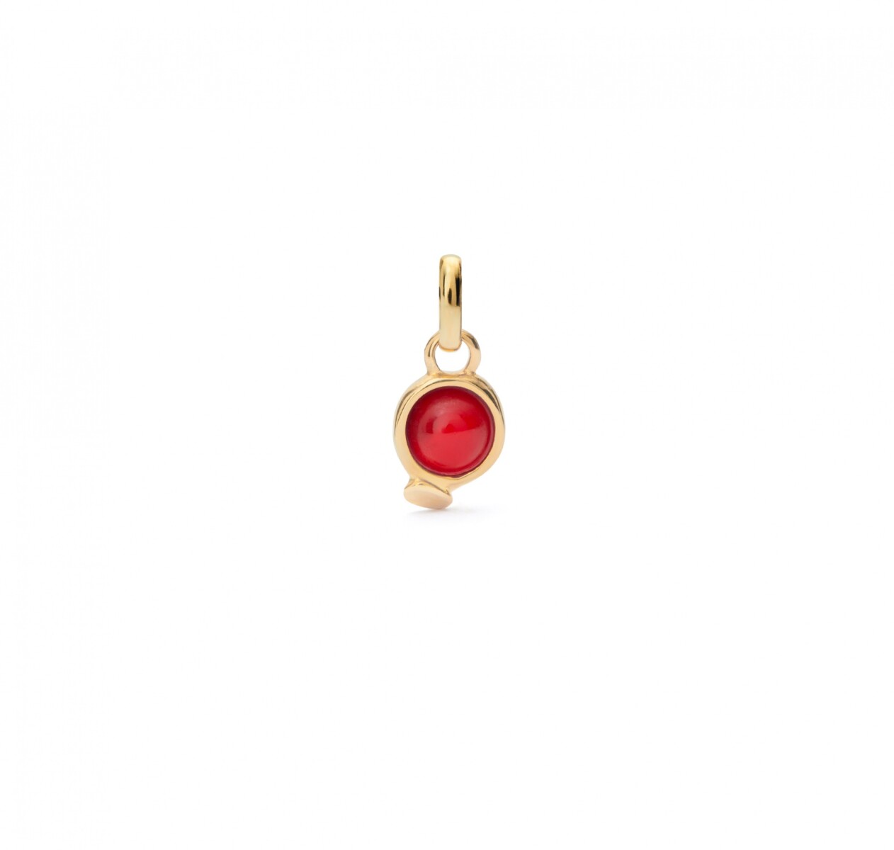 CHARM BAÑADO EN ORO 18K CON PIEDRA ROJA. - Charm 