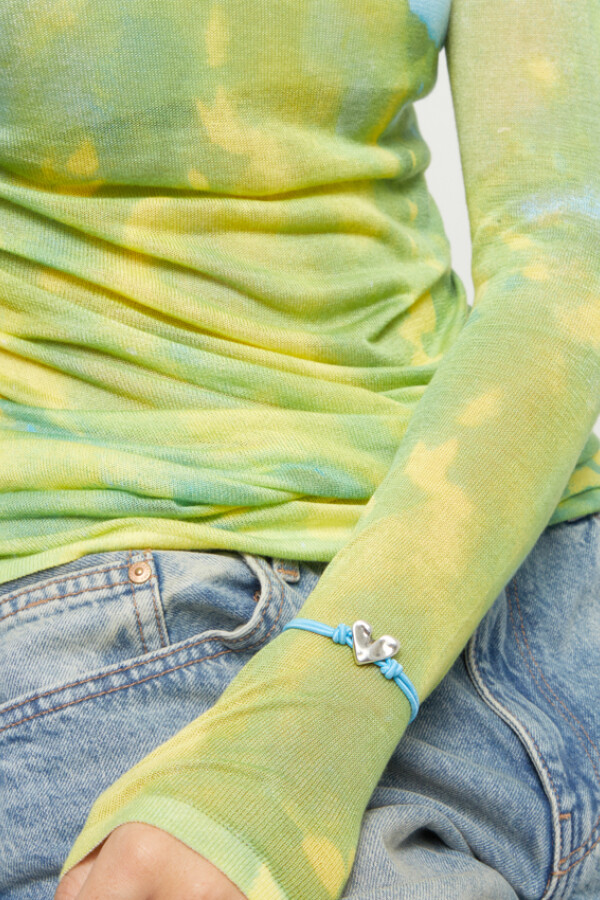 PULSERA DE HILO ELÁSTICO AZUL CON CORAZÓN BAÑADO EN PLATA DE LEY Pulsera