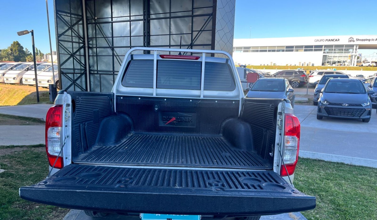 Nissan NP300 Frontier 2.5 4x2 DC - 2020 Nissan NP300 Frontier 2.5 4x2 DC - 2020