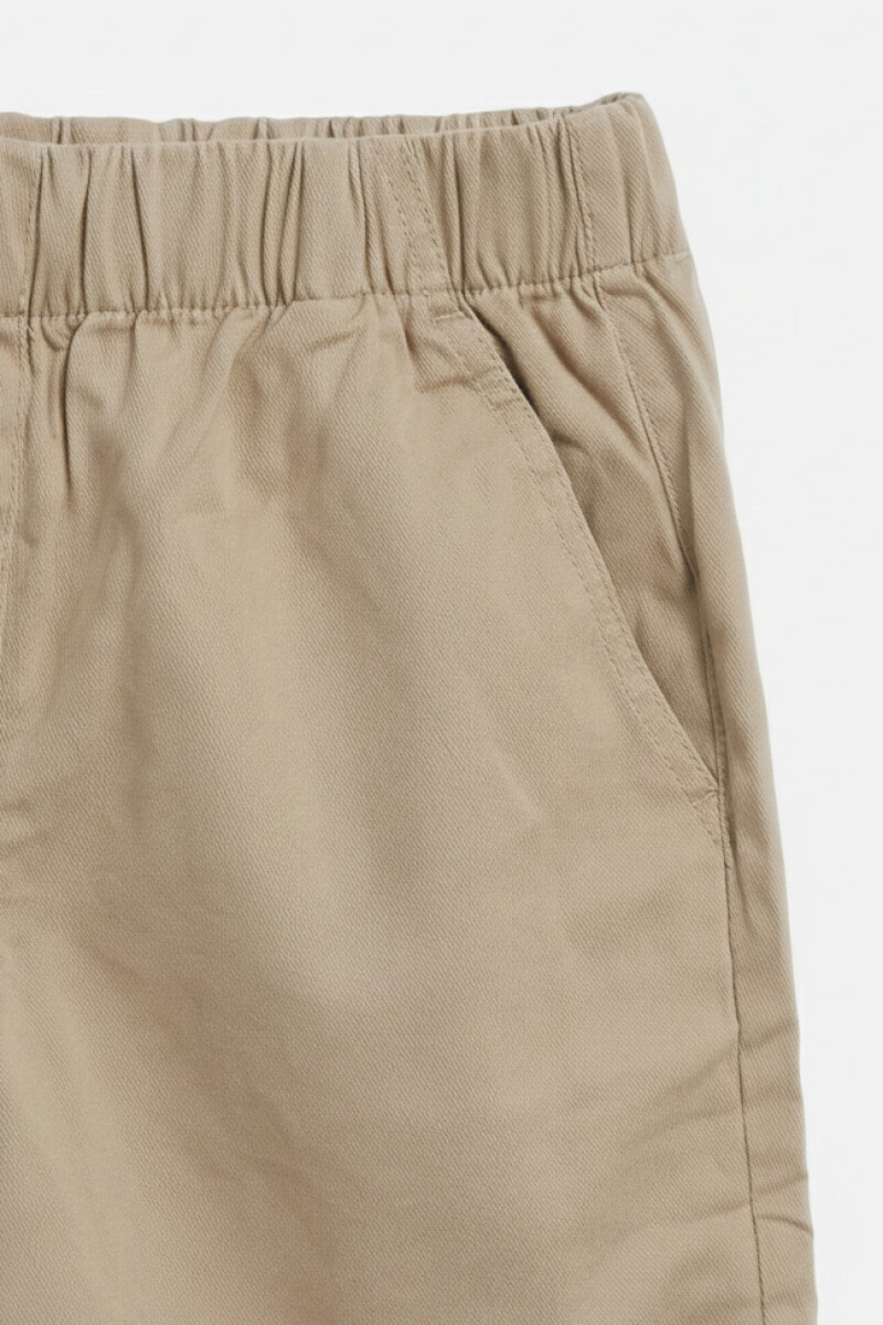 Short tipo gabardina con elastico BEIGE