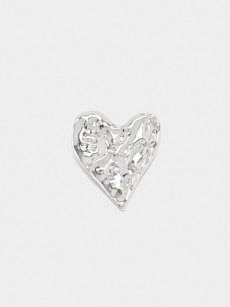 Broche Con Corazión plateado