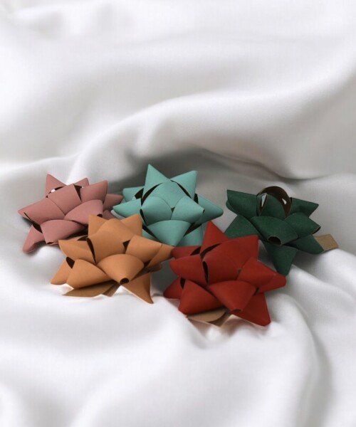 Moño Cocarda Papel 1.9 cm- COLOR SURTIDO LISO Moño Cocarda Papel 1.9 cm- COLOR SURTIDO LISO