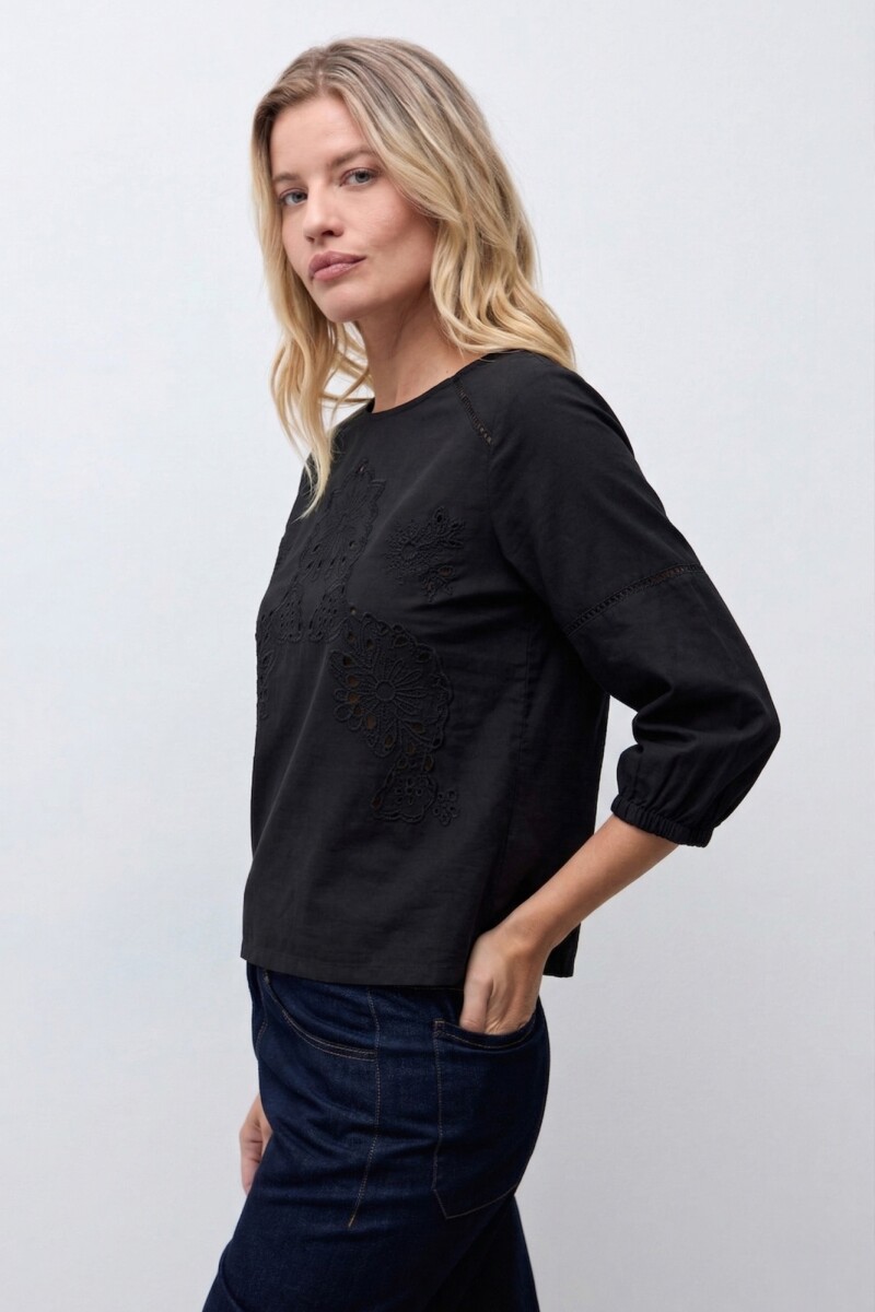 Remera bordada vainillas negro