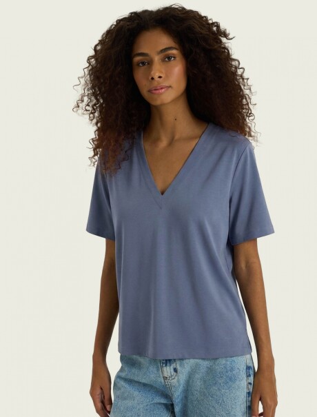 CAMISETA MANGA CORTA CON CUELLO EN V VIOLETA
