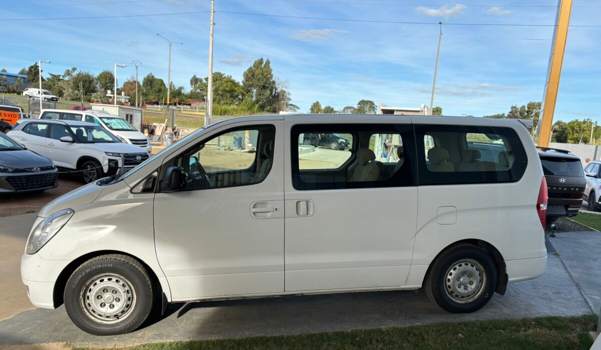 Hyundai H1 12Plz Minibus Diesel - 2014 Hyundai H1 12Plz Minibus Diesel - 2014