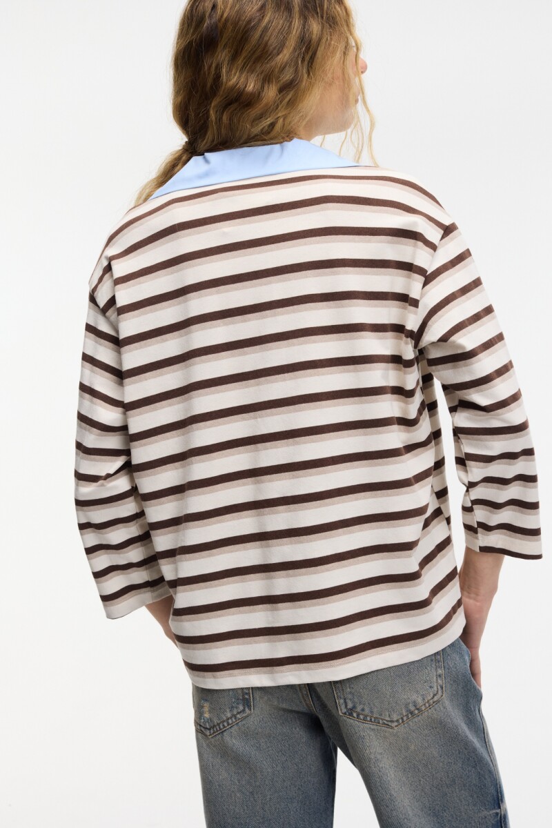 CAMISETA CON CUELLO Beige