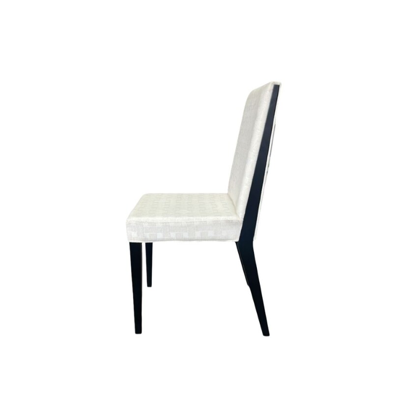 Silla en madera tapizada en tela - Unidades con detalles Silla en madera tapizada en tela - Unidades con detalles