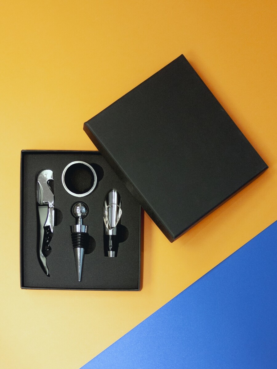 SET DE ACCESORIOS PARA VINO logo estampado en la tapa de la caja 