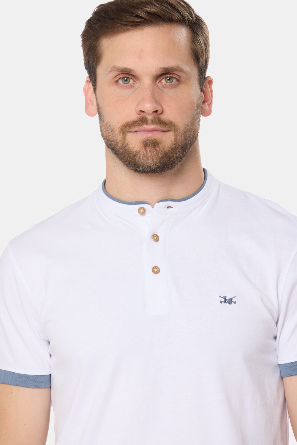 REMERA LISA CUELLO MAO Blanco