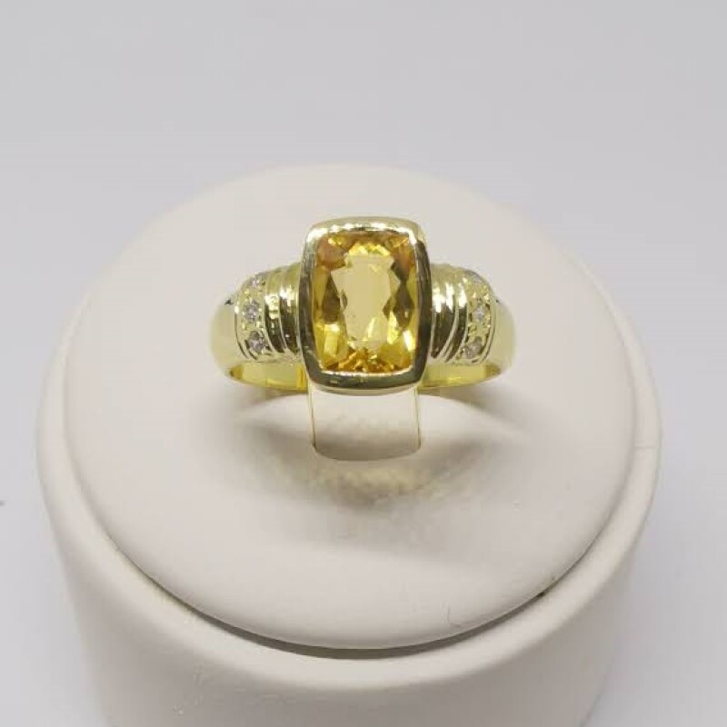 Anillo en oro 18k con topacio y brillantes Anillo en oro 18k con topacio y brillantes