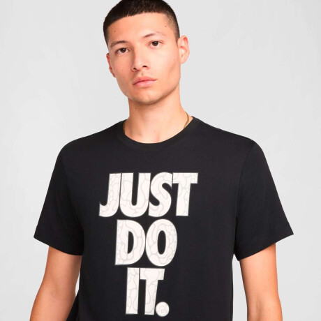 Remera Nike Sportswear Tee de Hombre negro