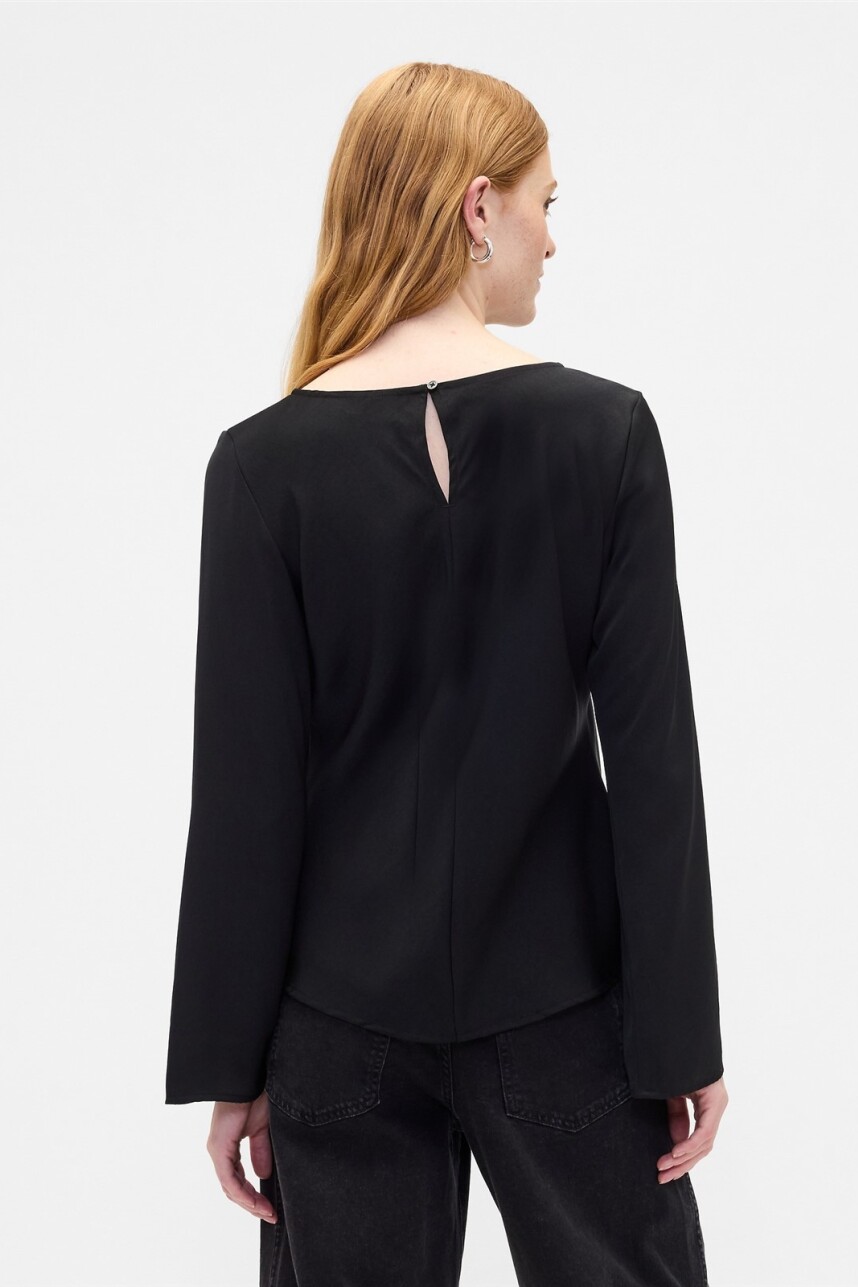 Remera Cuello Bote Mujer True Black V2