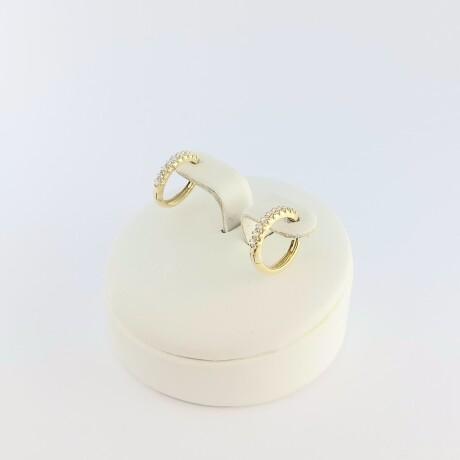 Par de aros de oro 9 ktes con circonias. Par de aros de oro 9 ktes con circonias.