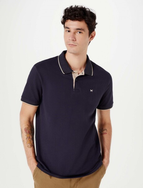 CAMISETA DE CUELLO CON BORDADO AZUL OSCURO