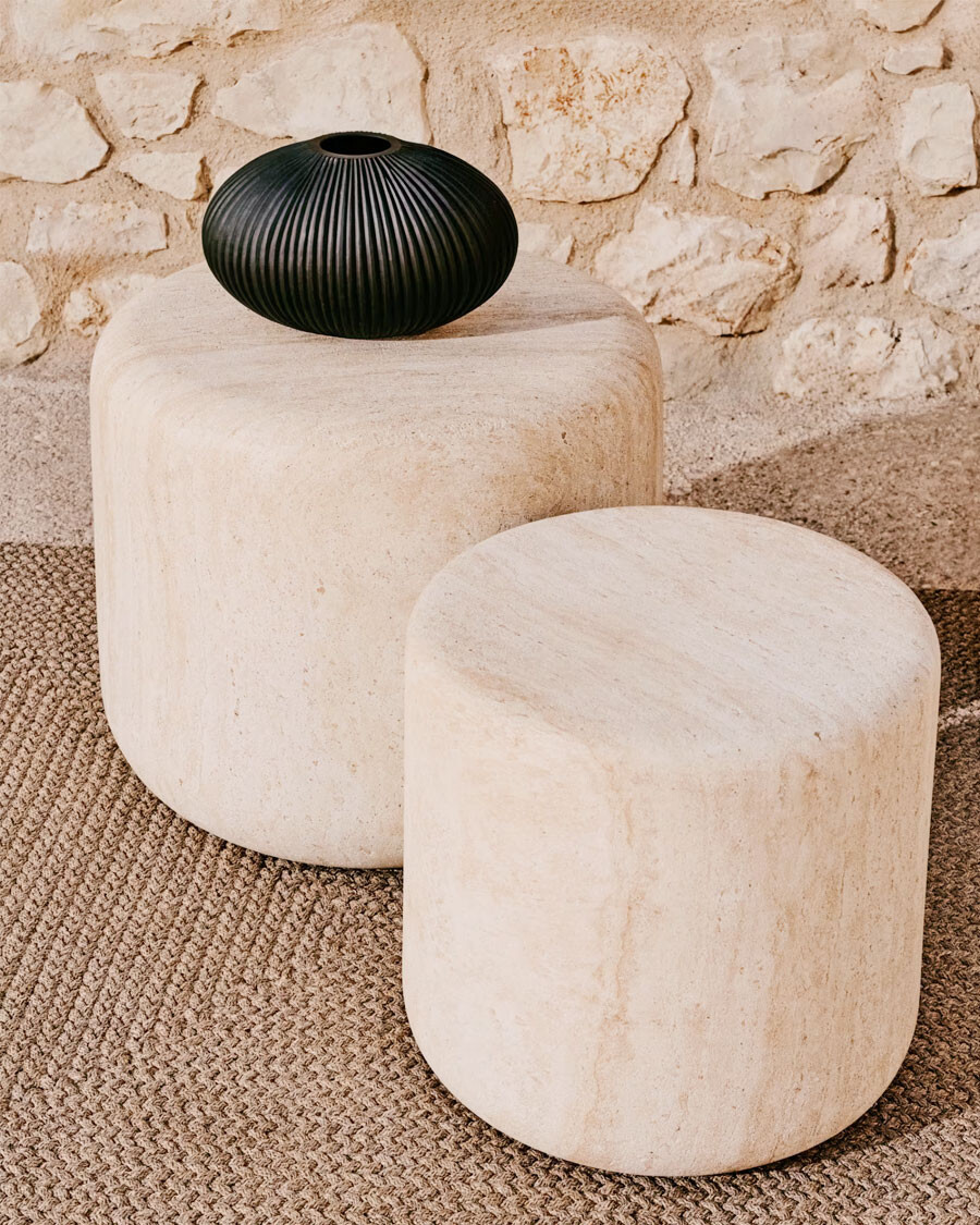 Mesa auxiliar Drasi de cemento con acabado efecto travertino Ø60 cm Ø46 cm