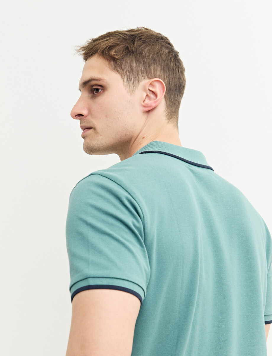 520976 REMERA HARRINGTON LABEL Petroleo
