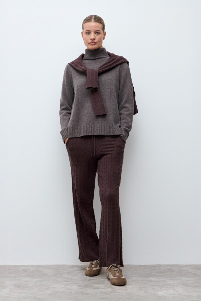 Pantalón tejido estructuras chocolate
